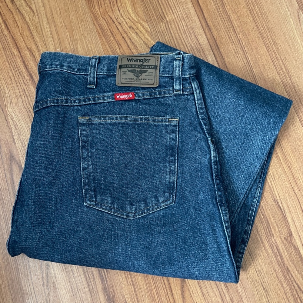 Men's Wrangler dark wash jeans